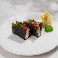 Острый суши с тунцом