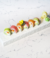 Ролл тунец/ лосось/ авокадо