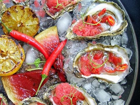 Устрицы с арбузом: огонь и лед
